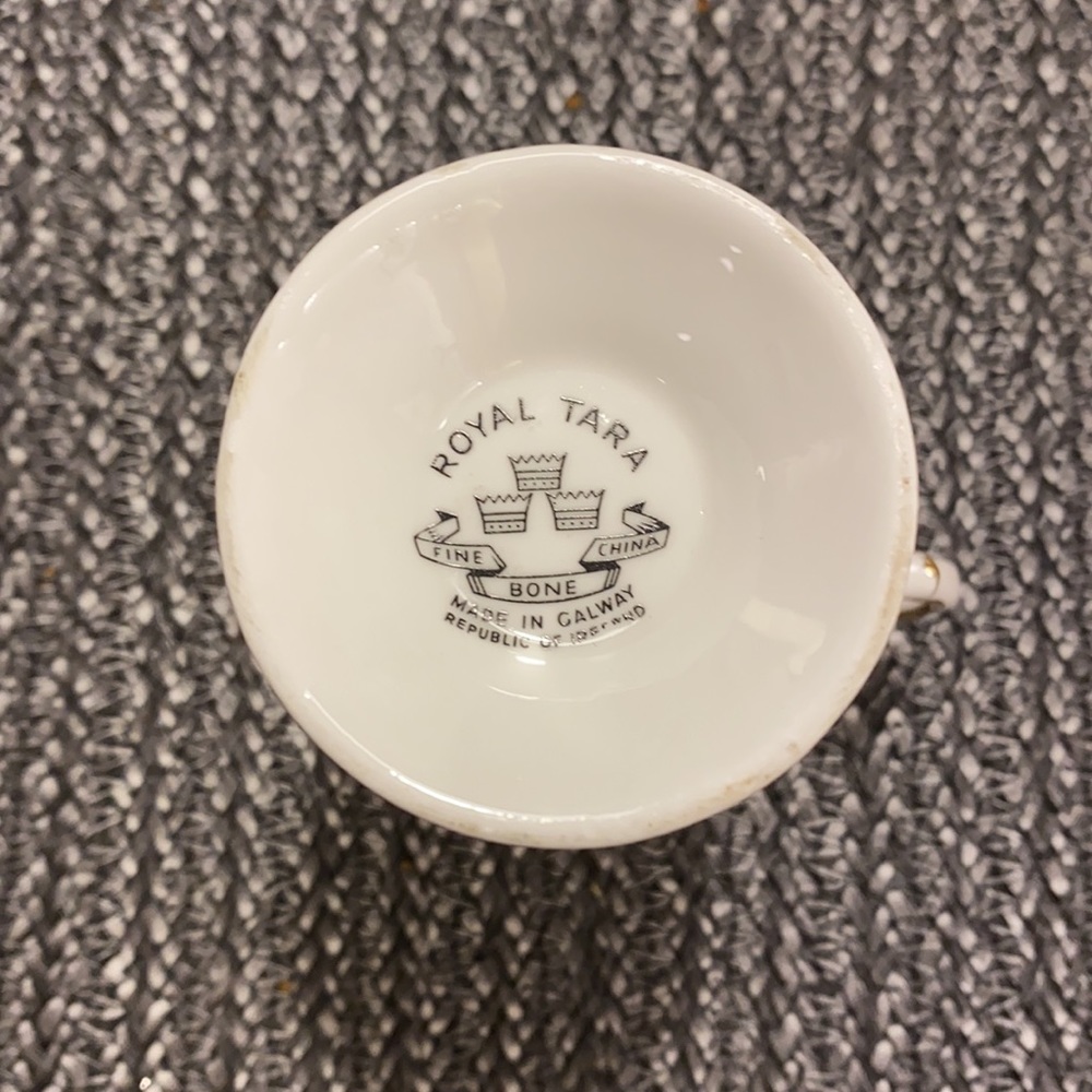 Royal Tara Irish Coffee Mug with Green Cloves - Picture 5 of 11